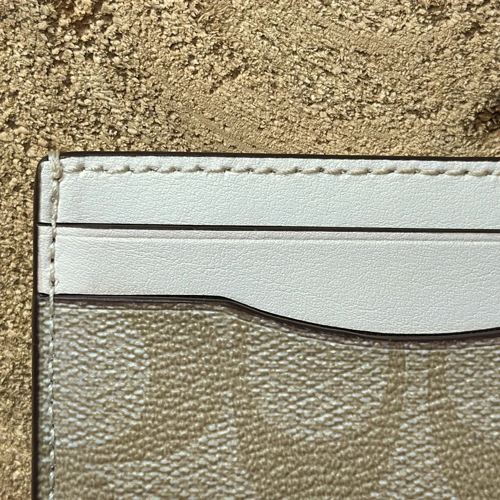COACH Card Case In Signature and Chalk Leather